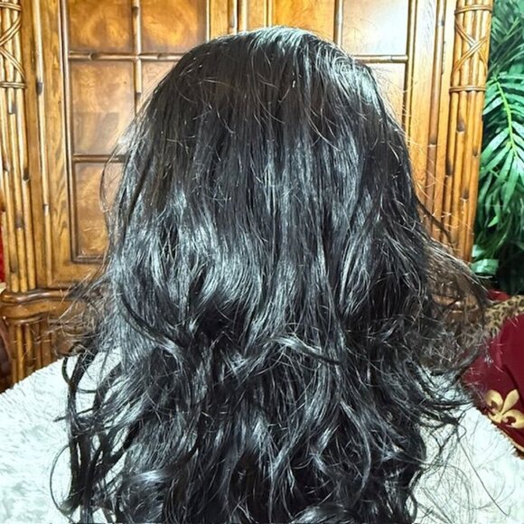 Vanessa Express Top 26" Tops Caliente Lace Front Color 1B Wavy Synthetic Wig - Picture 14 of 16